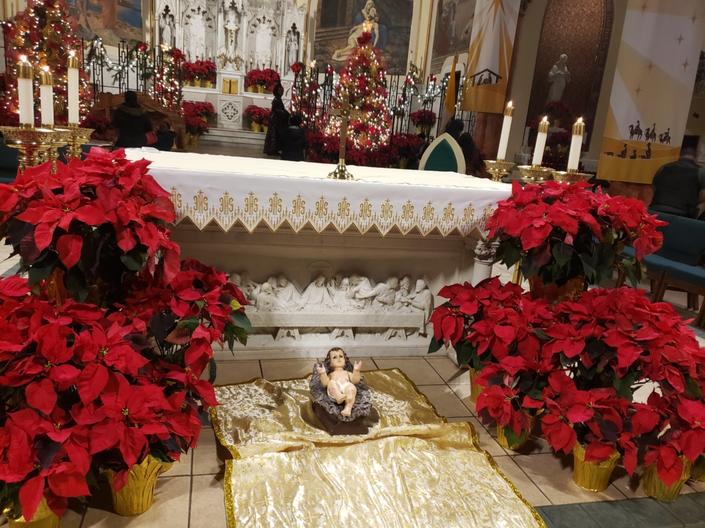 A statue of jesus is sitting in front of the altar.